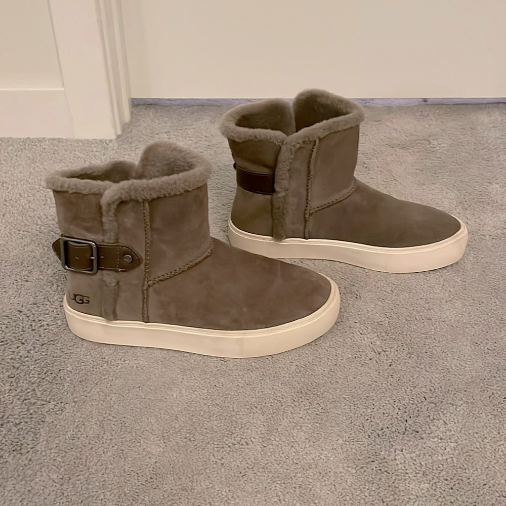 UGG Aika Boots Women’s Size 8